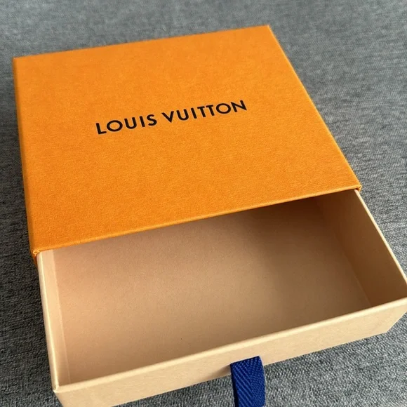 Louis Vuitton wallet charm box 6 x 5 x 2 inches - Picture 5 of 5